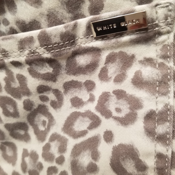 Curvy-Fit Sculpt High-Rise Leopard-Print Skinny Ankle Jeans - Picture 8 of 12